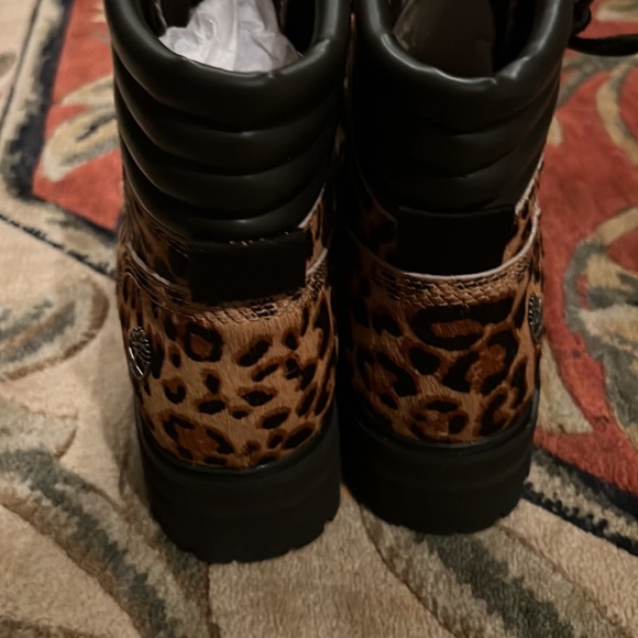 Timberland London Square Cheetah Print
Calf Hair Lug Sole Block Combat Boots 8 - Picture 8 of 13